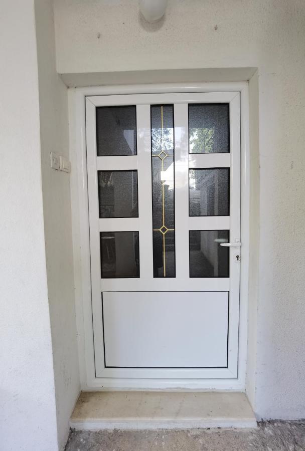 Nikolic Apartmani บาร์ ภายนอก รูปภาพ